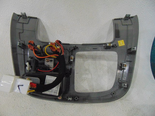 2007 Hyundai Entourage Shifter Bezel, Ashtray, Lighter