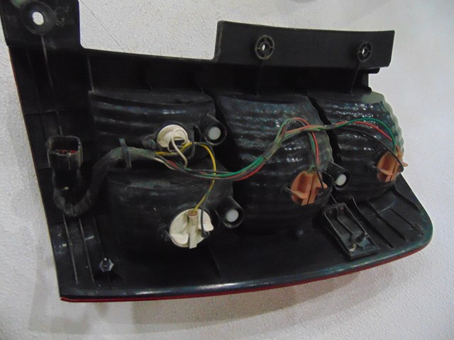 2007 Hyundai Entourage LH Drivers Tail Light