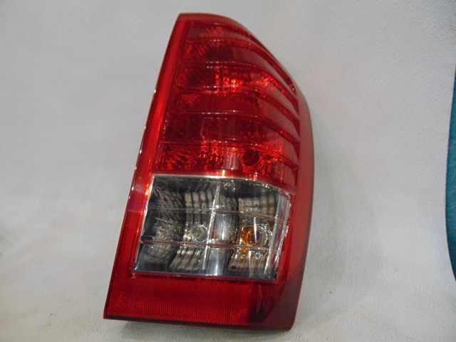 2007 Hyundai Entourage RH Passenger Tail Light
