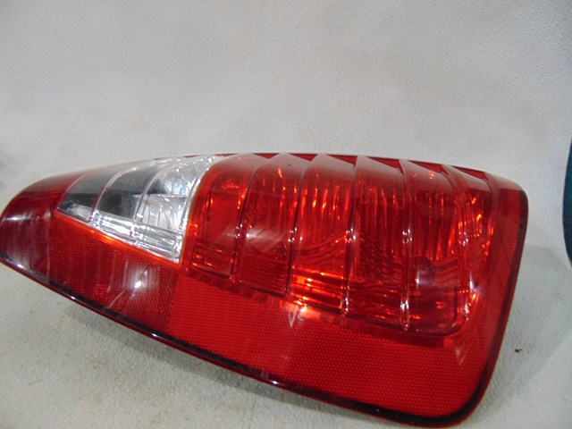 2007 Hyundai Entourage RH Passenger Tail Light