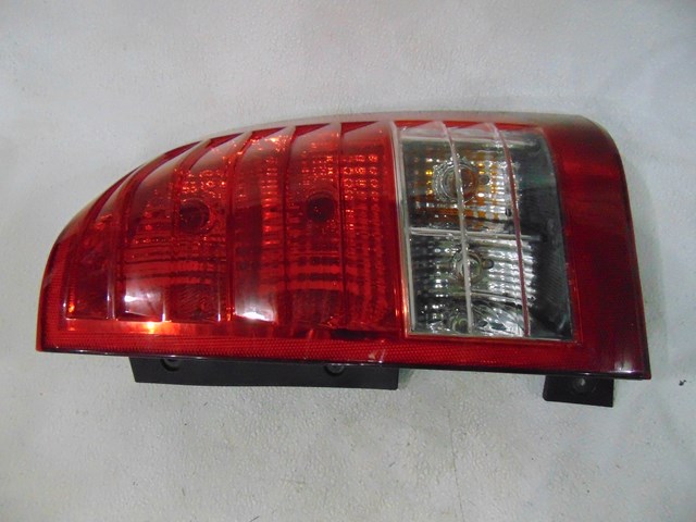 2007 Hyundai Entourage RH Passenger Tail Light