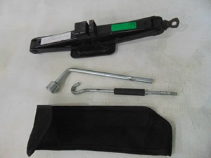 2007 Hyundai Entourage Jack and Tools Kit