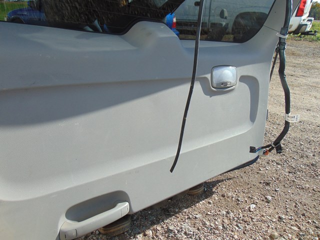 2007 Hyundai Entourage Hatch Power Lift-Freight to commercial only