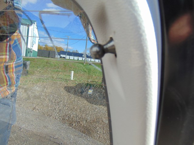 2007 Hyundai Entourage Hatch Power Lift-Freight to commercial only