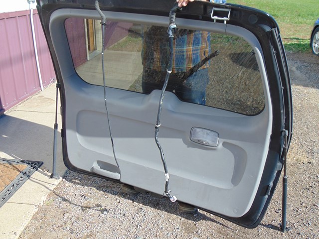 2007 Hyundai Entourage Hatch Power Lift-Freight to commercial only