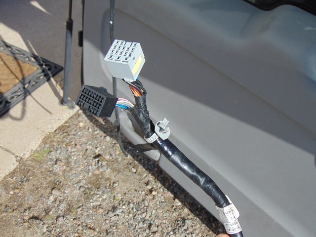 2007 Hyundai Entourage Hatch Power Lift-Freight to commercial only