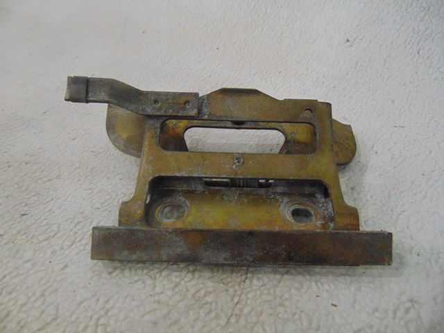 1987 BMW 325IS E30 Coupe RH Passenger Exterior Door Handle Bracket