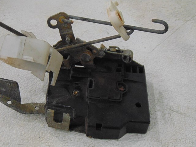 1987 BMW 325IS E30 Coupe RH Passenger Door Lock Catch