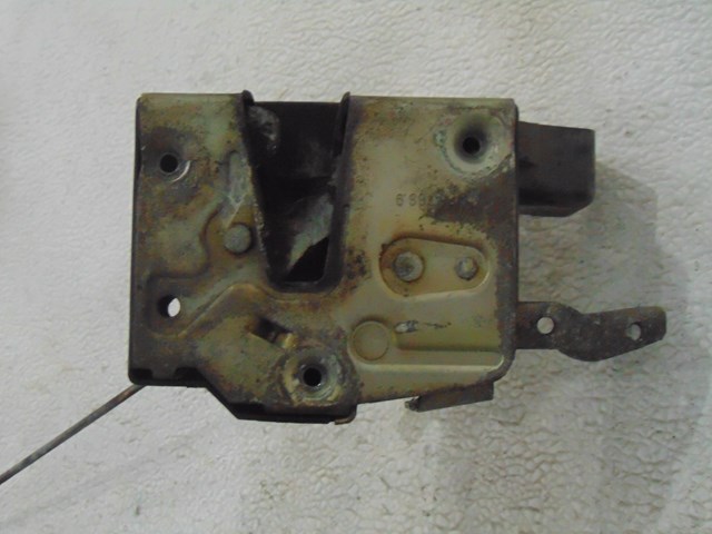 1987 BMW 325IS E30 Coupe RH Passenger Door Lock Catch