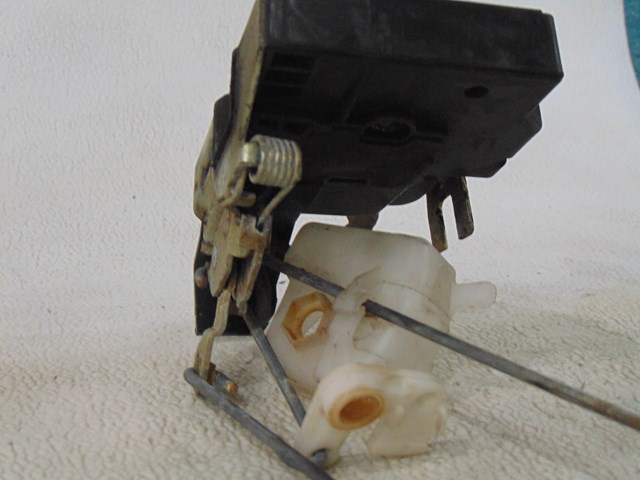 1987 BMW 325IS E30 Coupe RH Passenger Door Lock Catch