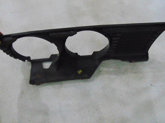 1987 BMW 325is E30 Coupe RH Pass Grille 1 945 886