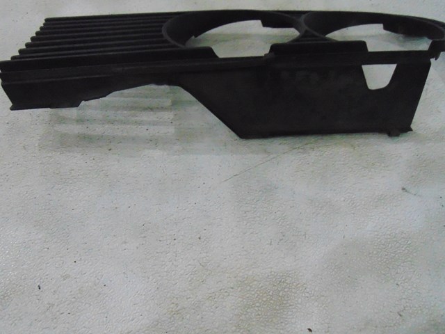 1987 BMW 325is E30 Coupe RH Pass Grille 1 945 886