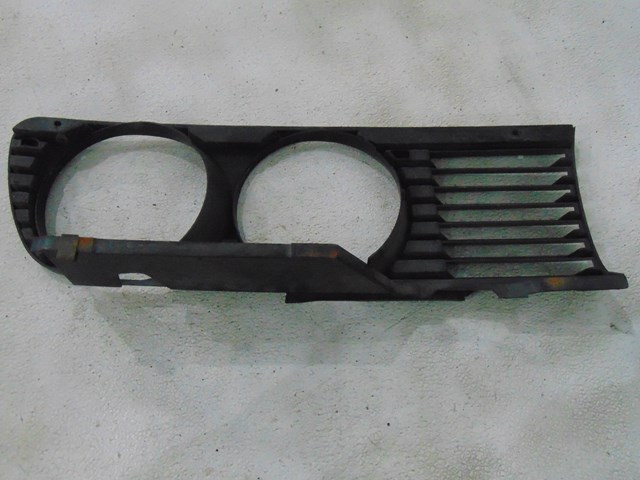 1987 BMW 325is E30 Coupe RH Pass Grille 1 945 886