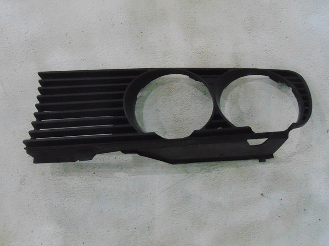 1987 BMW 325is E30 Coupe RH Pass Grille 1 945 886