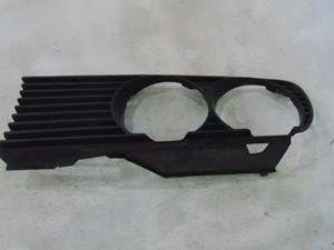 1987 BMW 325is E30 Coupe RH Pass Grille 1 945 886