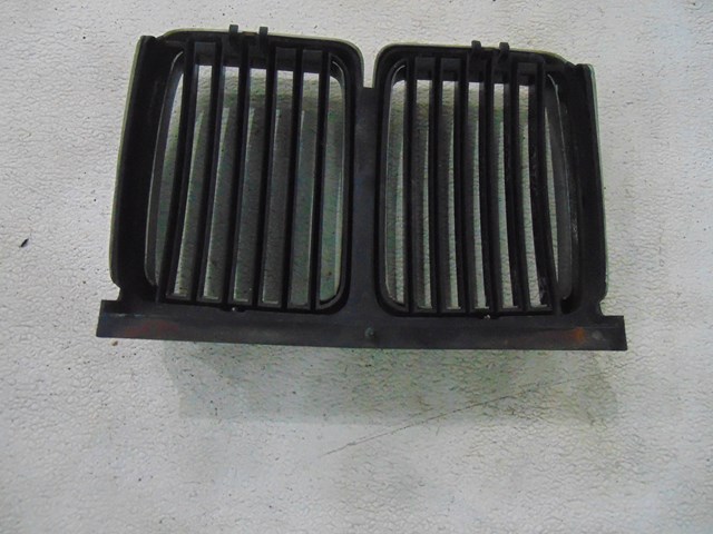 1987 BMW 325is E30 Coupe Center Grille Kidney Bean Grille 