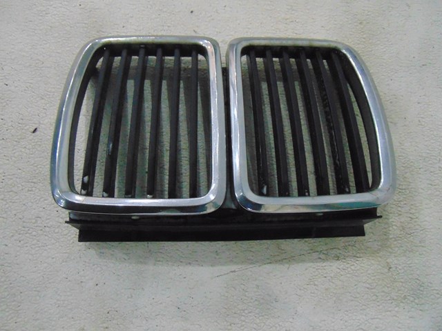 1987 BMW 325is E30 Coupe Center Grille Kidney Bean Grille 