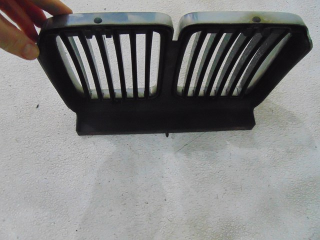 1987 BMW 325is E30 Coupe Center Grille Kidney Bean Grille 