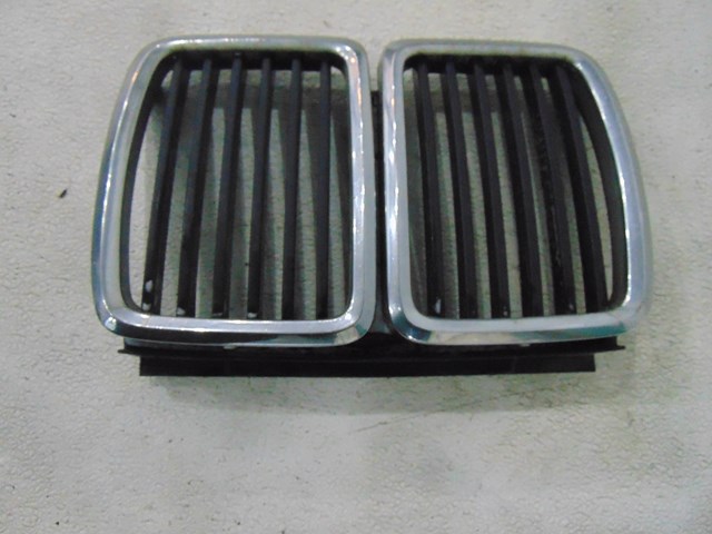 1987 BMW 325is E30 Coupe Center Grille Kidney Bean Grille 
