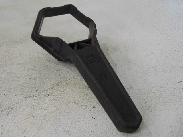 1987 BMW 325is Wheel Center Cap Removal Tool 36.13 1 179 325
