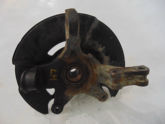 2004 Honda Pilot Front LH Driver Spindle