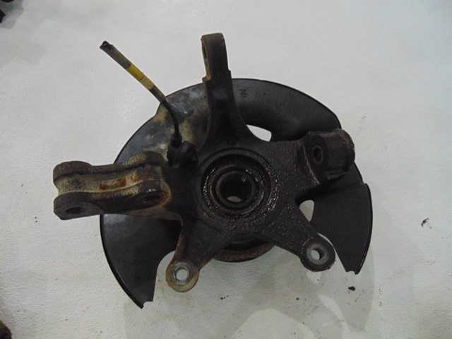 2004 Honda Pilot Front RH Passenger Spindle