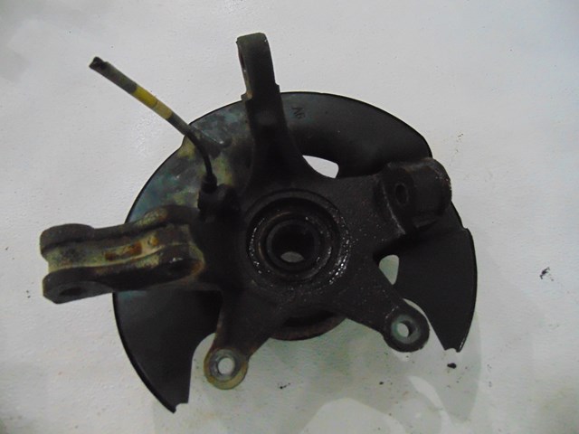 2004 Honda Pilot Front RH Passenger Spindle