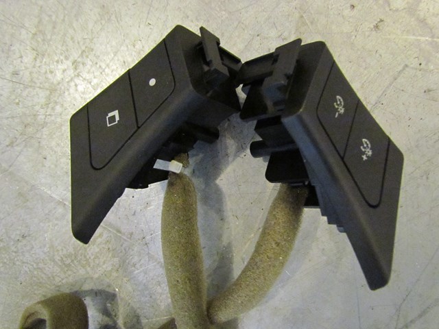 2008 Infiniti G37 Coupe Steering Wheel Switches