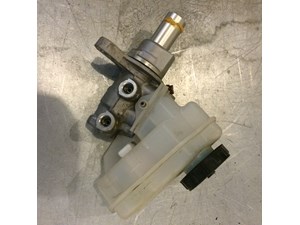 2008 Infiniti G37s Brake Master Cylinder