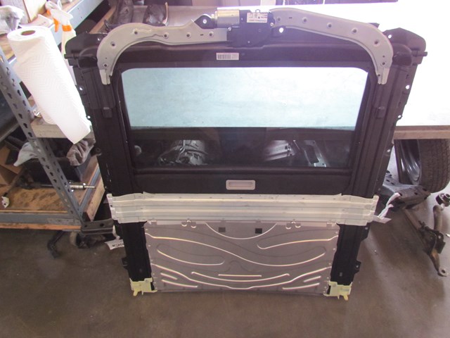 2007 BMW 335i Coupe Sun Roof Sunroof Moon Roof Assembly (Plastic Tab Damage See 