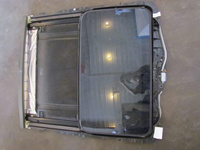 2007 BMW 335i Coupe Sun Roof Sunroof Moon Roof Assembly (Plastic Tab Damage See 