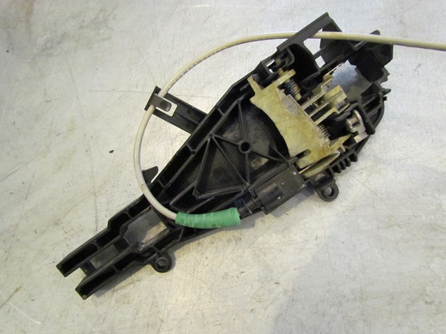 2007 BMW 335i RH Passenger Exterior Door Handle Carrier