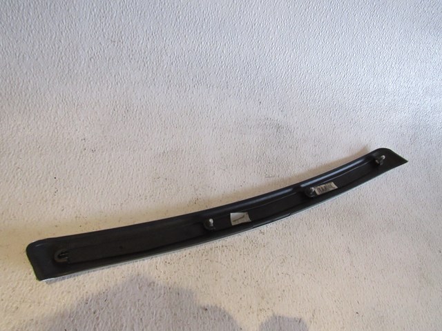 2007 BMW 335i RH Rear Quarter Panel Trim 258918-10