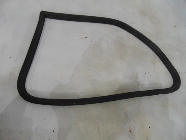 1987 BMW 325is E30 Coupe RH Rear Window Body Seal