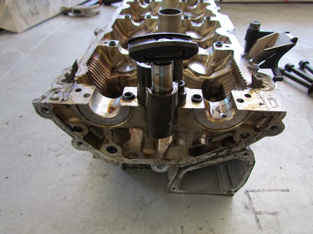 2003 Infiniti G35 Coupe RH Cylinder Head With Head Bolts