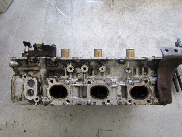 2003 Infiniti G35 Coupe RH Cylinder Head With Head Bolts
