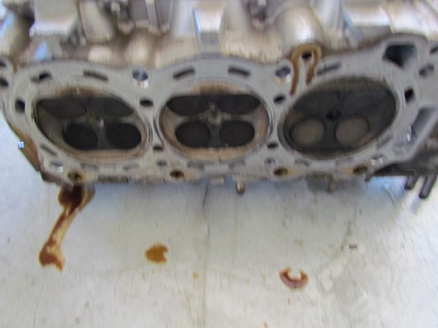 2003 Infiniti G35 Coupe RH Cylinder Head With Head Bolts