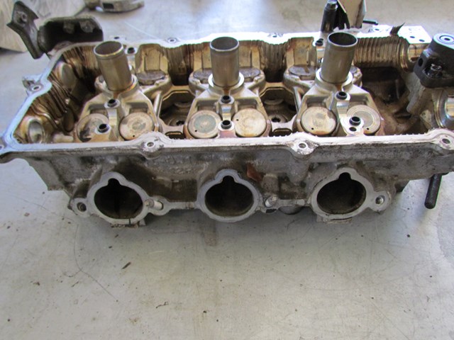 2003 Infiniti G35 Coupe RH Cylinder Head With Head Bolts