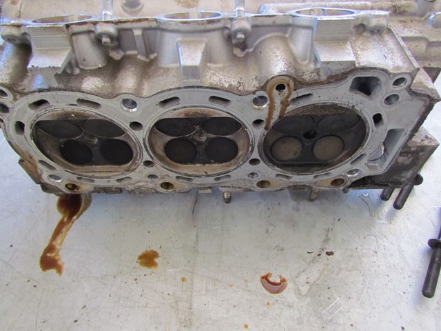 2003 Infiniti G35 Coupe RH Cylinder Head With Head Bolts