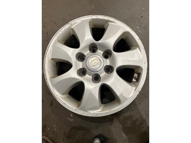 2007 Hyundai Entourage Wheel OEM