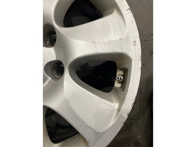2007 Hyundai Entourage Wheel OEM