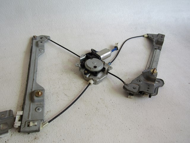 2003 Nissan 350Z RH PassWindow Motor And Regulator 80730 CD000
