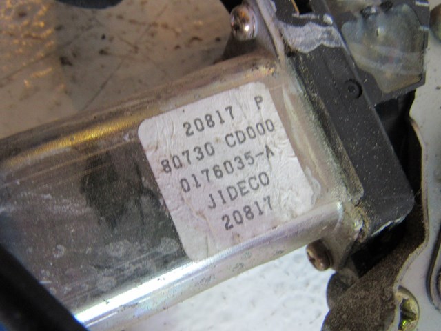 2003 Nissan 350Z RH PassWindow Motor And Regulator 80730 CD000