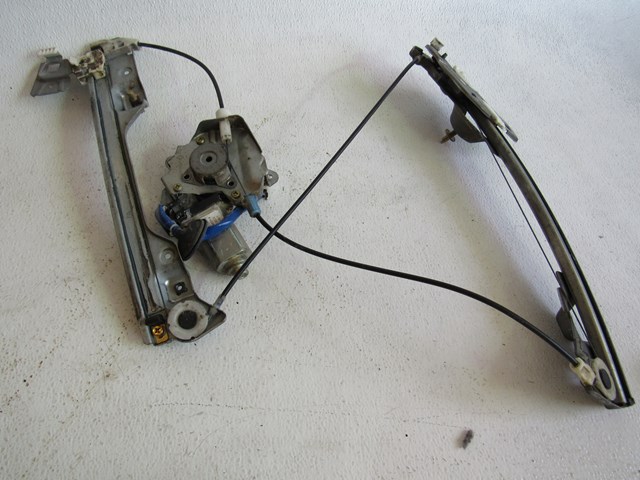 2003 Nissan 350Z RH PassWindow Motor And Regulator 80730 CD000