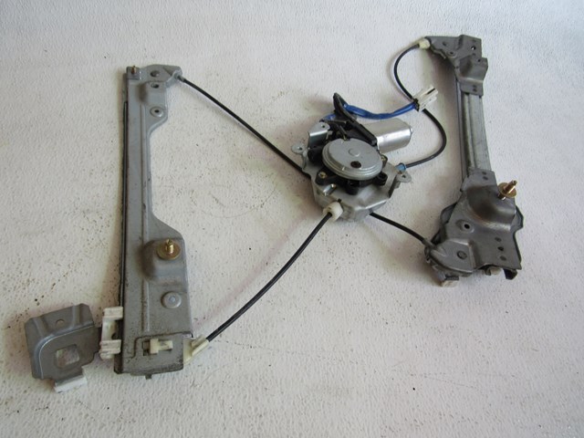 2003 Nissan 350Z RH PassWindow Motor And Regulator 80730 CD000