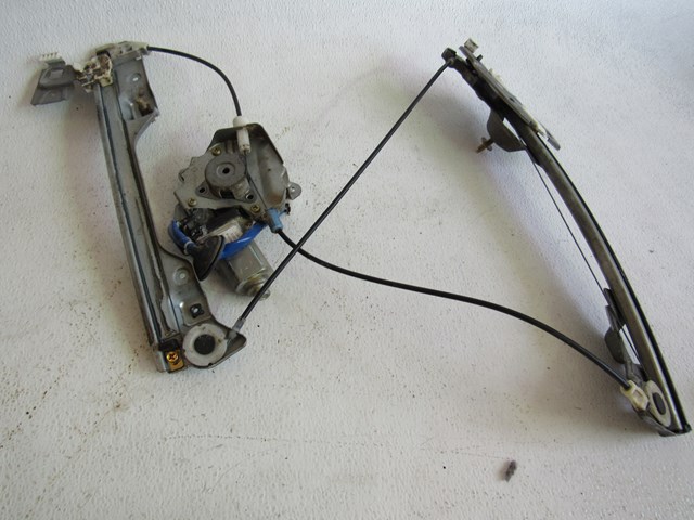 2003 Nissan 350Z RH PassWindow Motor And Regulator 80730 CD000