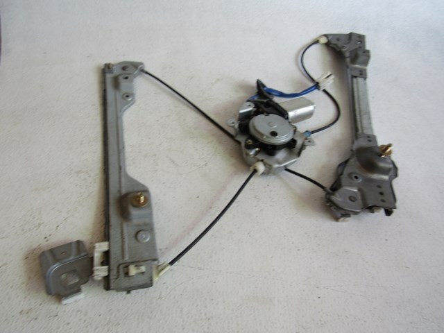 2003 Nissan 350Z RH PassWindow Motor And Regulator 80730 CD000