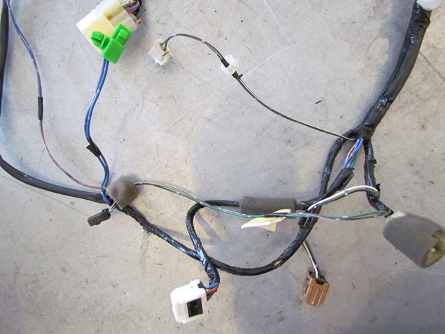2005 Subaru Baja Front RH Passenger Door Wiring 81821AE97A