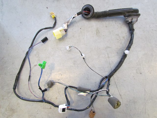 2005 Subaru Baja Front RH Passenger Door Wiring 81821AE97A