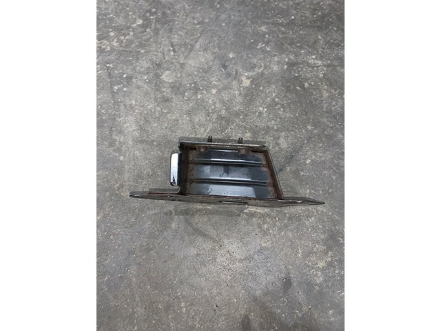 2005 Infiniti G35 Front RH Bumper Reinforcement Bracket